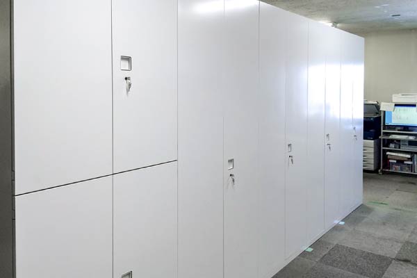 ロッカーの取り付け