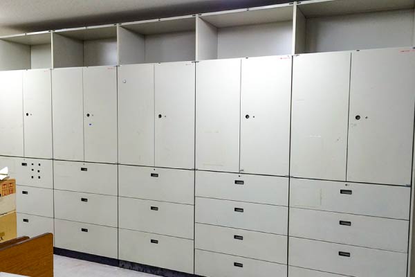 ロッカーの取り付け